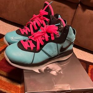 Nike LeBron 8 South Beach men’s size 9